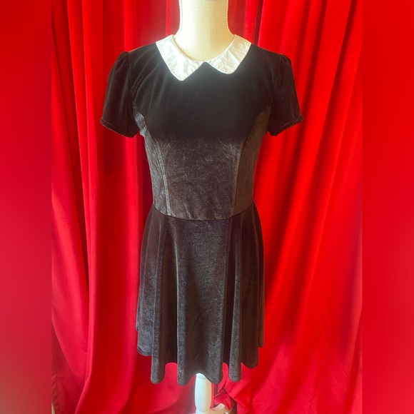 ❌sold❌ 💒 HOT TOPIC WEDNESDAY ADDAMS DRESS MEDIUM HALLOWEEN - Picture 2 of 9